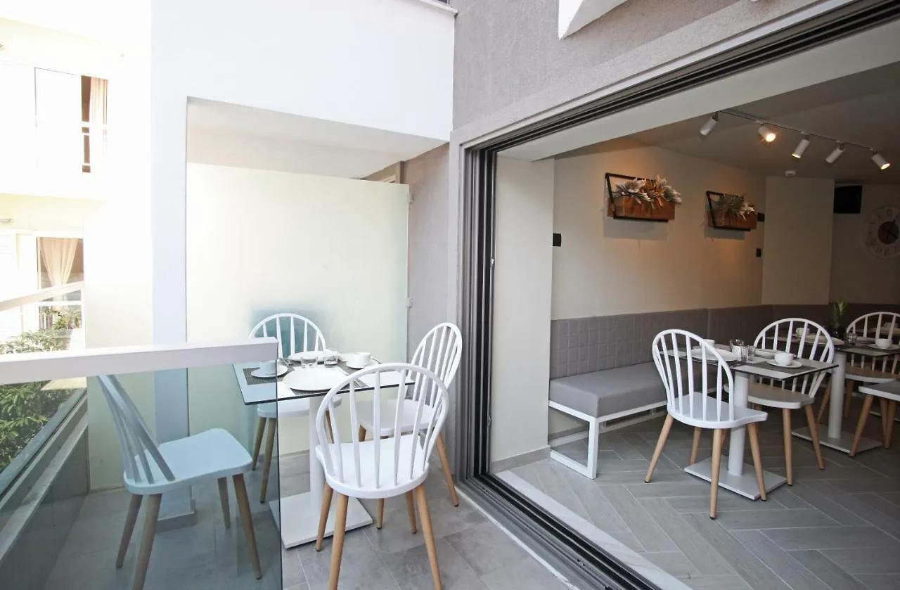 מלון חניוטי Athinais Luxury Apartments יוון